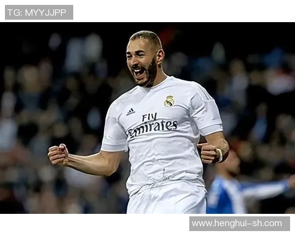 本泽马：从足球天才到传奇前锋的辉煌旅程与成就解析