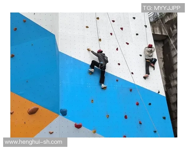 重庆飞盘队在攀岩联赛中的灵活性展现与战术分析 重庆飞盘队在攀岩联赛中的灵活性展现与战术分析