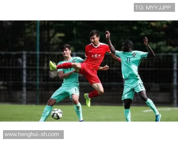 中国男足迎战突尼斯力争胜利展现实力与团队精神